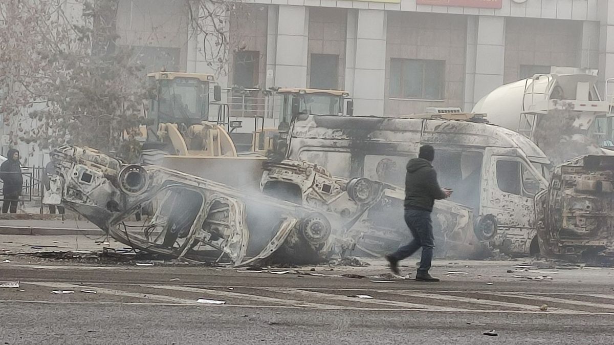 Erupce zloby v Kazachstánu: Tak to vypadá v ulicích rozbouřeného města
